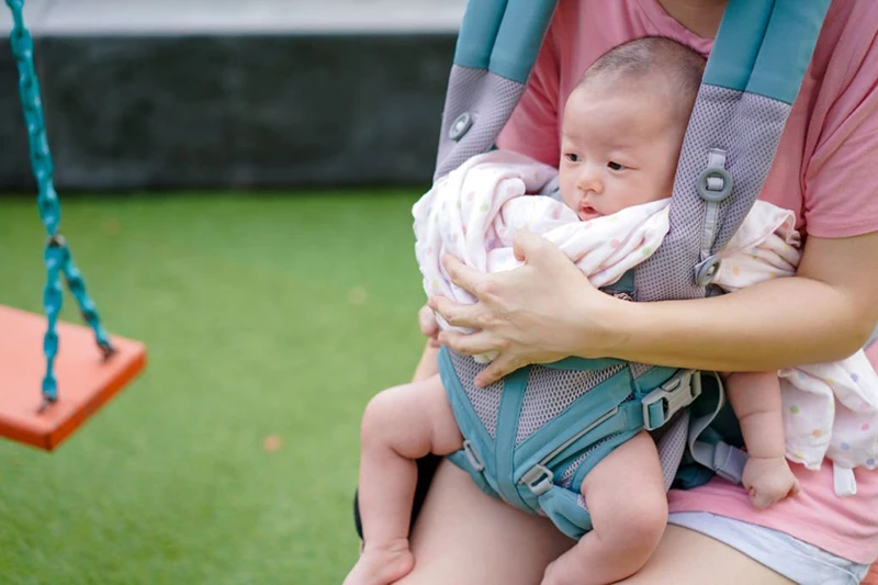 Ergonomic vs. Non-Ergonomic Baby Carriers